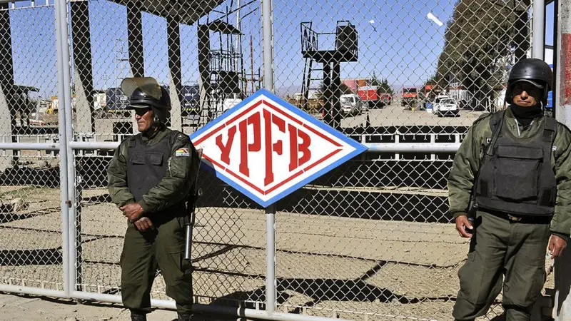Cómo Bolivia pasó de exportar hidrocarburos a importarlos (y qué dice eso del momento que vive su economía)